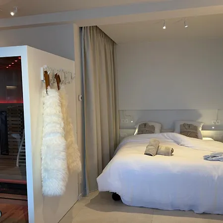 Apartment Secret Stay, Wellness Penthouse Studio, Privacy, Seaview, Terras, Sauna *